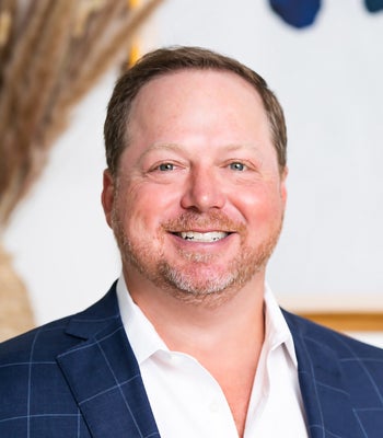 Portrait of Beau Beckett, Owner/Broker.