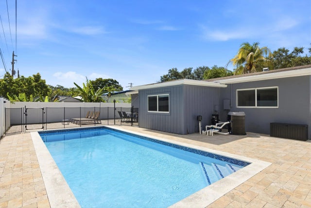 6444 Oak Street, Hollywood